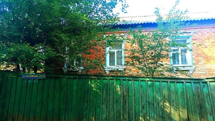 В м. Дергачі виставлена на продаж половина будинку з газовим опаленням - фото 1