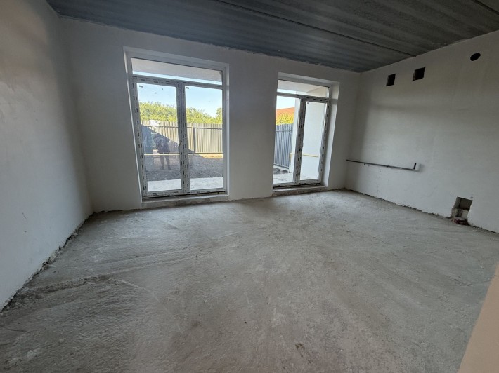 Продам 3 кімн.таун з центральними коммуникациями, можно вже на ремонт. - фото 1