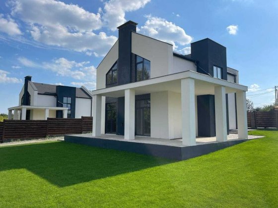 Будинок 247 м² на березі озера, 11 соток землі Гостомель