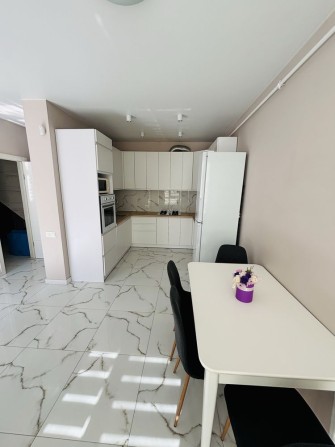 Продається просторий 3-поверховий таунхаус 115м² у затишному районі! - фото 1