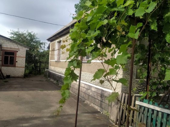 Будинок, 4 кімнати та госпприміщення, можливий обмін. Коростышев