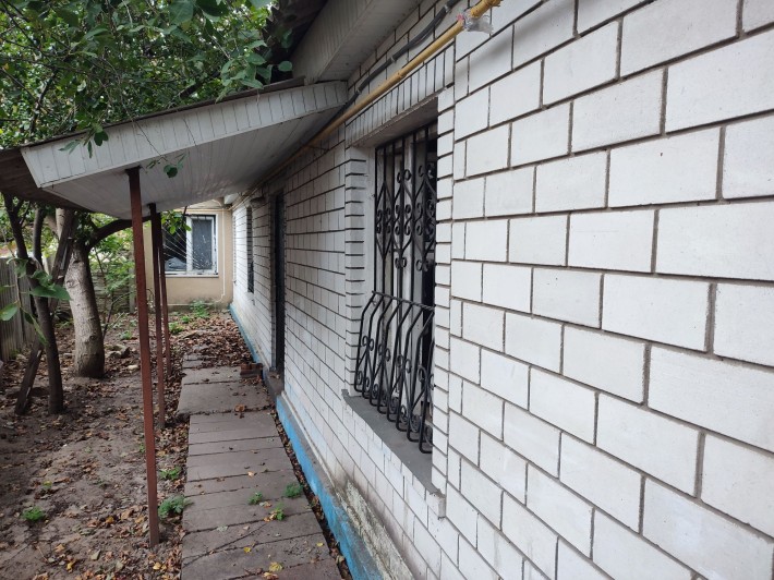 Продам часть дома+2гаража в центре(р-н комсомолка) - фото 1