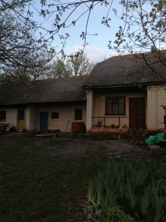 Будинок з господарськими будівлями під розбір - фото 1
