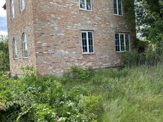 Будинок 200 кв.м,10 соток землі,поряд курортна зона Миргород