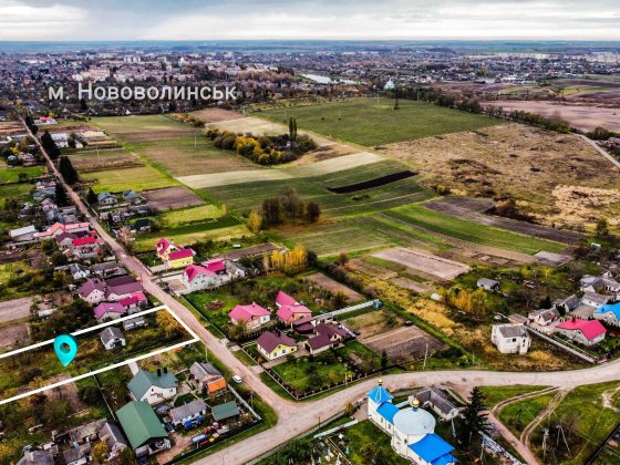 Продається будинок . 25 соток ділянка Нововолынск