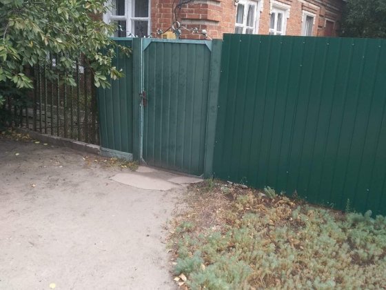 Дом 8*9 , газ, свет, вода, теплица 96кв.м