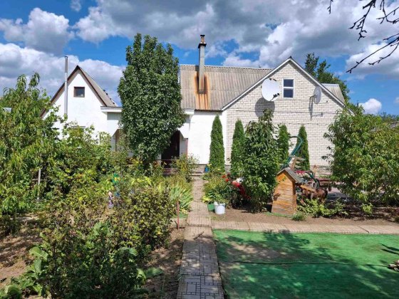 Продам цегляний капітальний будинок в центр Солоницівка Солоницівка