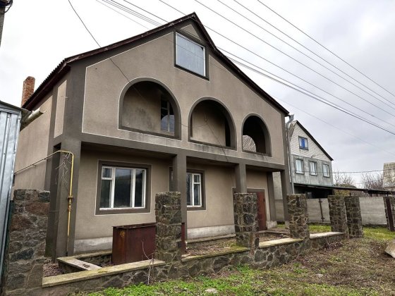 Двоповерховий будинок під ремонт, 3 км від Сміли Сміла