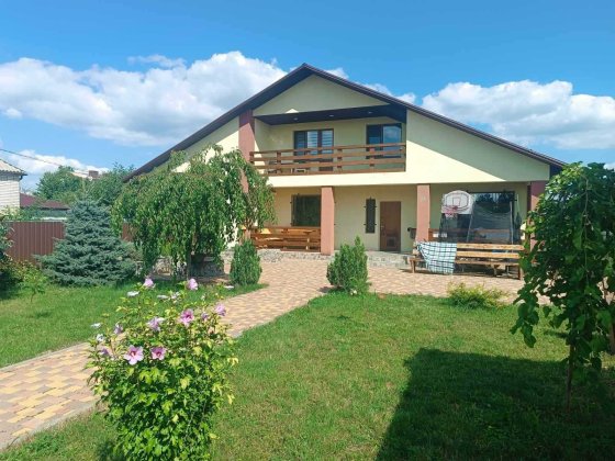 Продаж двоповерхового будинку з ремонтом Умань