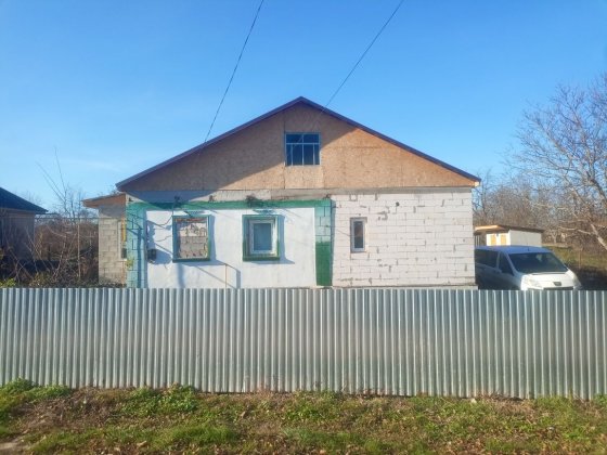 Продам будинок  в с Іванівці. Комунікації всі є. Бар