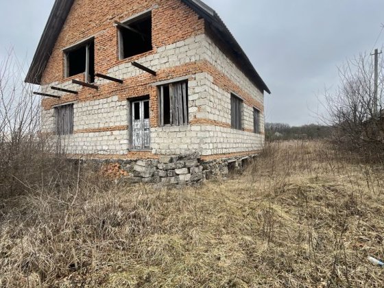 Продам недобудову  двоповерхового будинка з 0 гаражем Бар