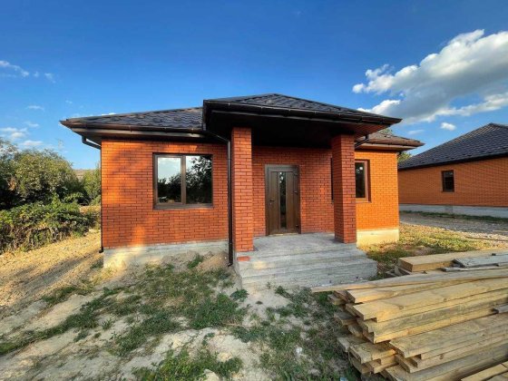 Продам одноповерховий ,в тихому районі новий будинок !!! Винницкие Хутора