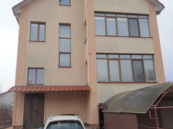 Продається просторий двоповерховий будинок з дизайнерським ремонтом Хмельницький