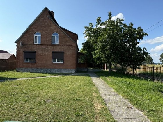 Будинок в с. Світязь біля озера (перша лінія) з великим садом Свитязь