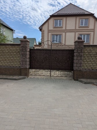 Продаються одночасно два будинки на ділянці 12 сот. в с. Струмівка. - фото 1