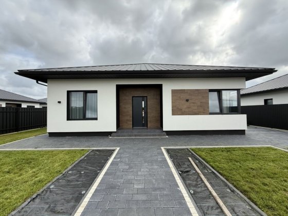 Продаж будинку з красиво облагородженою ділянкою у Боратині. Боратин