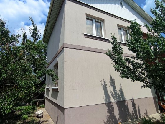 Продам капитальный дом дачу возле реки,газ, пляж