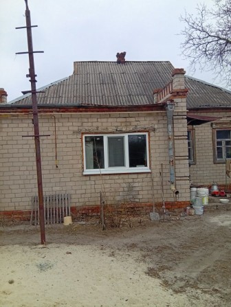 Продам 2 дома на одном участке, один дом жилой, второй требует ремонта - фото 1