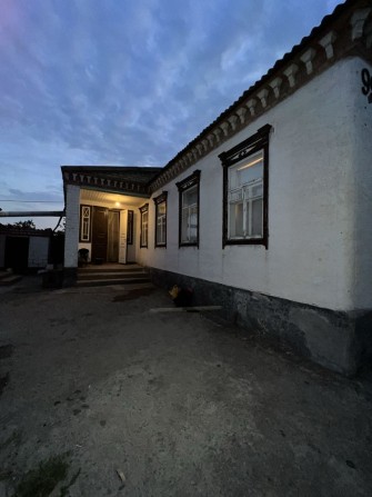 Продам дом в Подгородном,  отличная локация - фото 1