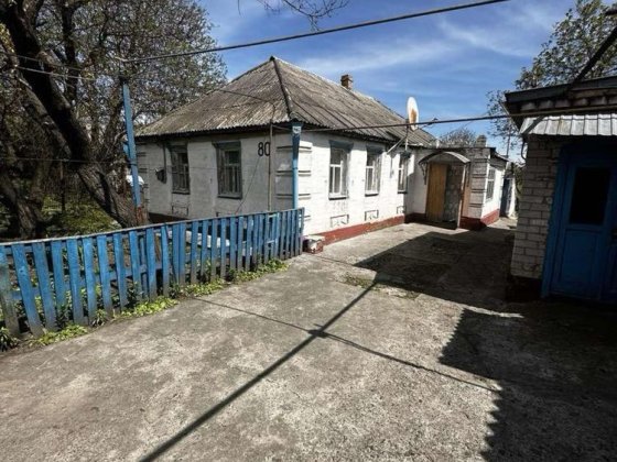 Будинок , газ , ділянка 30 соток . Підгородне