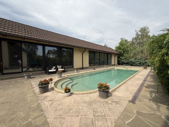 Продам! Премиум локация ! Дом с бассейном и SPA — Обуховка, 20 соток!