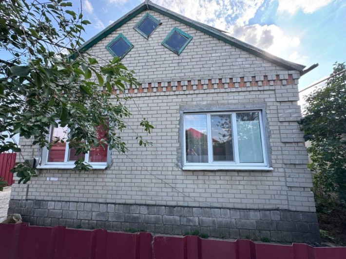 Продам будинок  м. Підгороднє,83 м. кв., 9 сот., 5 кім. вул. Фадеева - фото 1