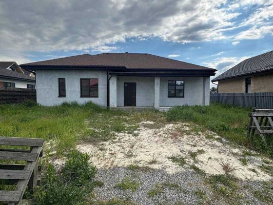 Продам будинок в Обухівці під ваші шпалери та меблі Обуховка