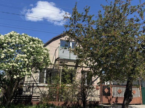Житловий будинок із зручним розташуванням Синельниково