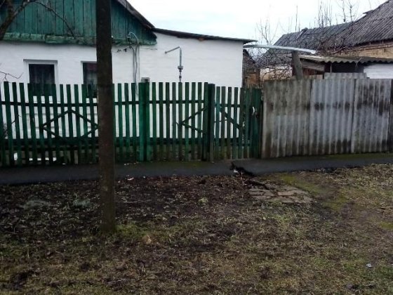 Продам участок землі з доміком. Синельниково