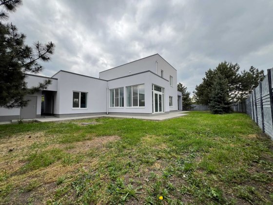 Продам новый 2-этажный дом с ремонтом в Подгородное, Ермолаевка