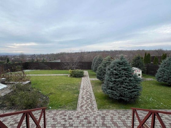 Продам шикарный дом  в Новоалександровке ( п. Кристальный ).