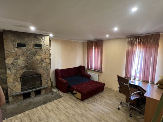 Житловий будинок з ремонтом , земельна ділянка , центр Чуднів , газ Чуднов