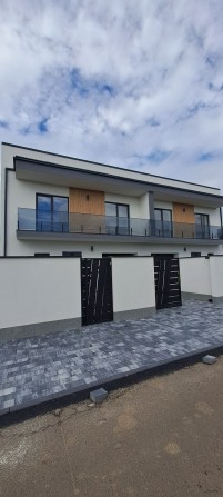Продам коттедж типу дуплекс  з ремонтом - фото 1