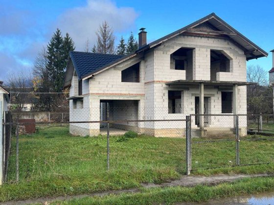 Продається недобудований будинок у мальовничому місці. Свалява