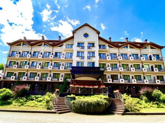 Продам великолепный Дом-Гостинечный комплекс в райском уголке! Свалява