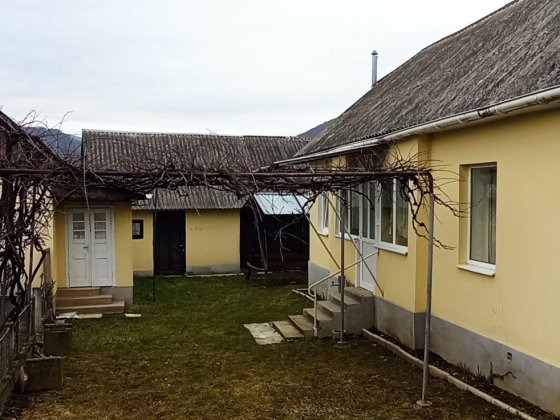 Ціну знижено! Продаж будинку з ділянкою на курорту Поляна Русская Поляна