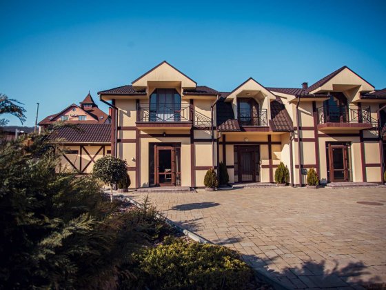 Продаємо таунхаус Сонячне Закарпаття  курорт Поляна Закарпатської Русская Поляна