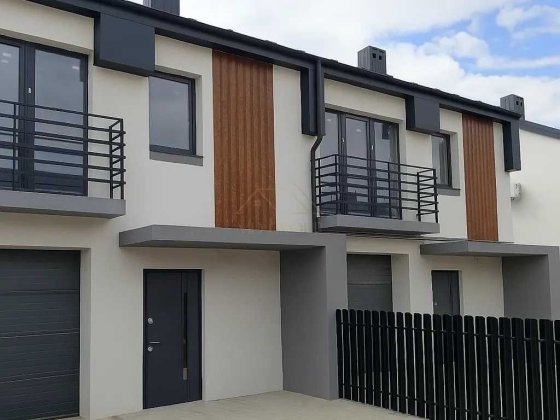 Продається КУТОВИЙ таунхауз з частковим ремонтом, СОЦ.пр Вовчинець