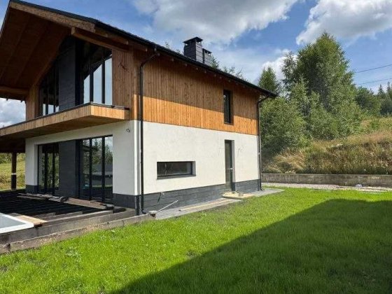 Власний котедж в Карпатах з басейном  та ремонтом, 5 сот. ділянка. Микуличин