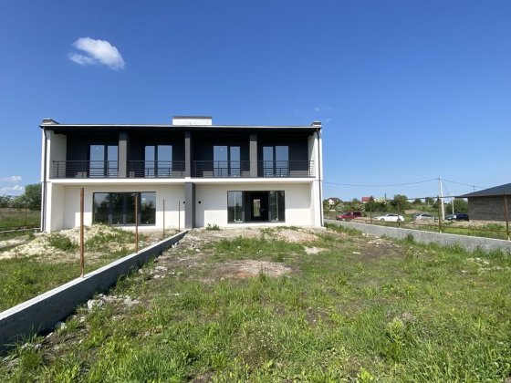 Великий дуплекс у передмісті Івано-Франківська Угорники