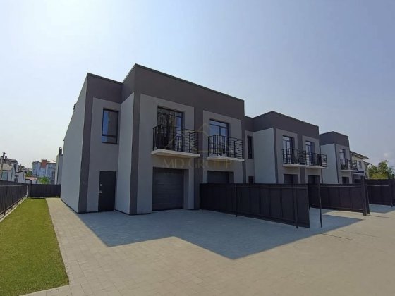 Продається готовий до ремонту кутовий таунхаус. Землі 2.8 сотих Крихівці