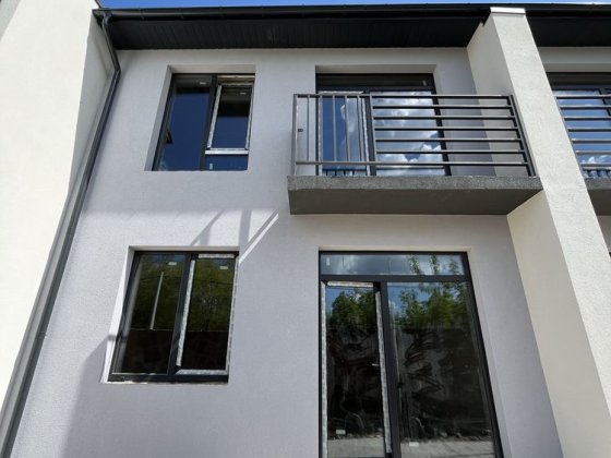 Продається готовий до ремонту таунхаус в Вовчинця. Можливе розт. Вовчинець