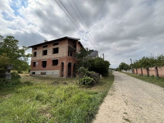 Продається будинок 290м². Ділянка 18сотих. Угринів. Комунікації. Місто Угринов