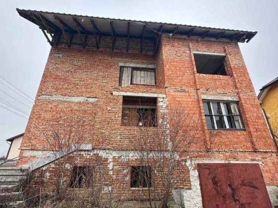 Продається будинок в с. Угринів дуже вигідна ціна. Угринов