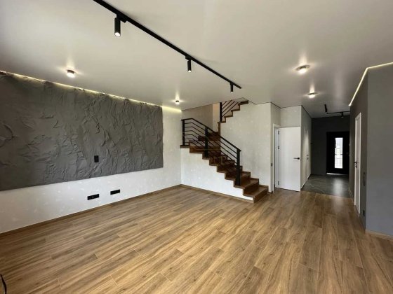 Продається будинок (таунхаус) з ремонтом! Крихівці