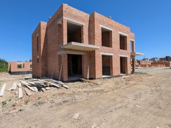 Продається  дуплекс земельною ділян.5 сот. біля  Калинової Слободи Крихівці