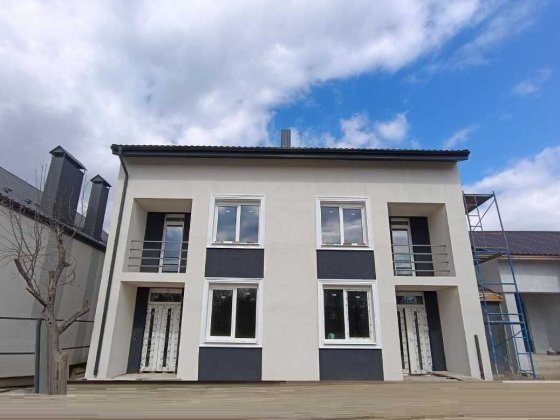 Продаж дуплекса  в дуже затишній та спокійній локації. Микитинці