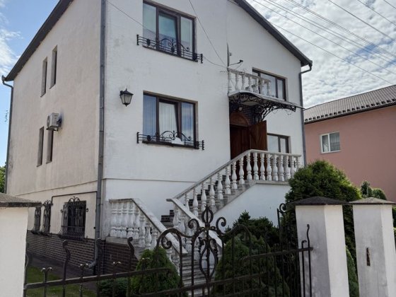 Продається будинок з басейном і сауною Тысменица