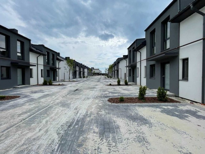 Продаж таунхауса з ремонтом у селі Крихівці - фото 1
