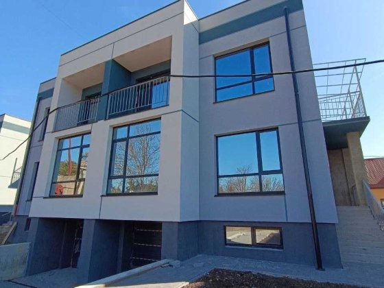 Продається 3 поверховий Квадрохаус, з гаражем, всі комунікації міські Загвоздье